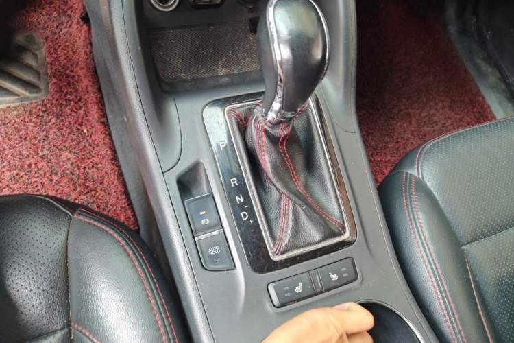 Used CHANGAN CS75 2014 1.8T Automatic Fashion Model China IV Standard Gear Lever