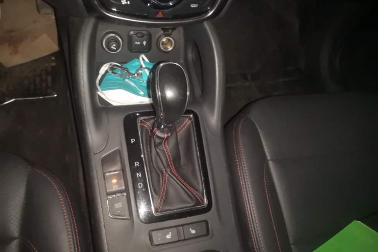 Used CHANGAN CS75 2014 1.8T Automatic Prestige Model China IV Standard Gear Lever