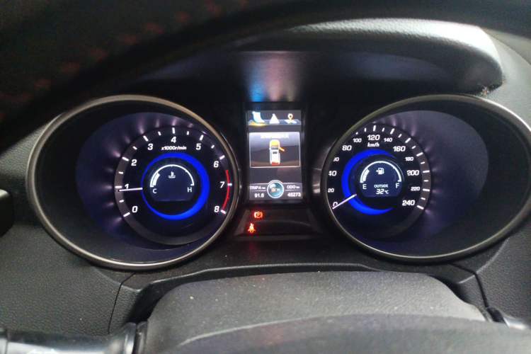 Used CHANGAN CS75 2014 2.0L Manual Luxury Version China IV Standard Instrument Cluster