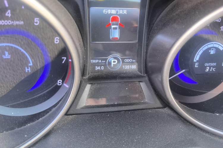 Used CHANGAN CS75 2014 1.8T Automatic Elite Version China V Standard Odometer Close Up