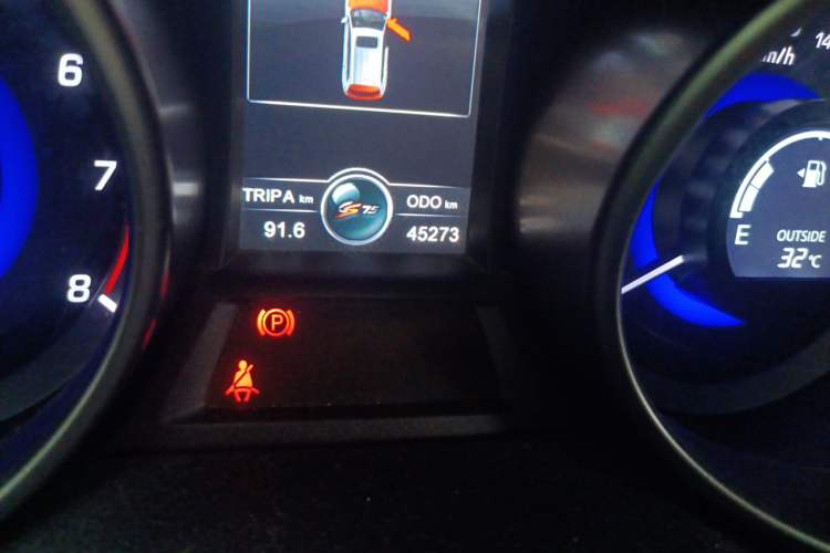Used CHANGAN CS75 2014 2.0L Manual Luxury Version China IV Standard Odometer Close Up