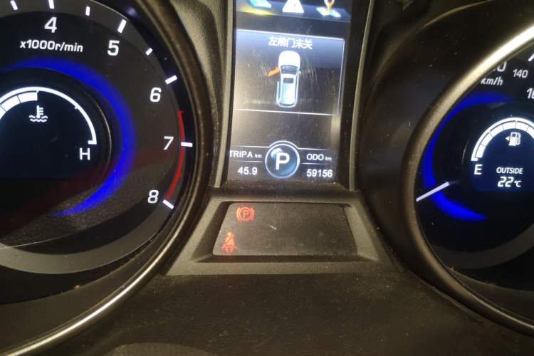 Used CHANGAN CS75 2014 1.8T Automatic Prestige Model China IV Standard Odometer Close Up