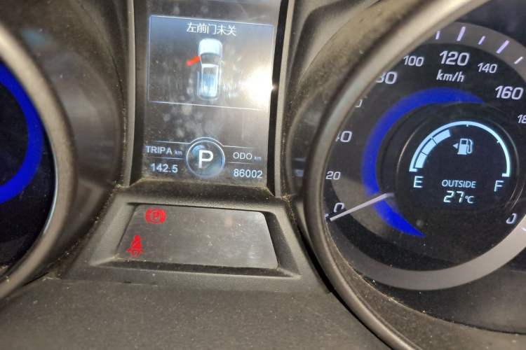 Used CHANGAN CS75 2014 1.8T Automatic Elite Version China V Standard Odometer Close Up