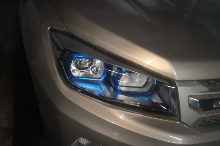 Used CHANGAN CS75 2014 1.8T Automatic Prestige Model China IV Standard Right Front Headlight