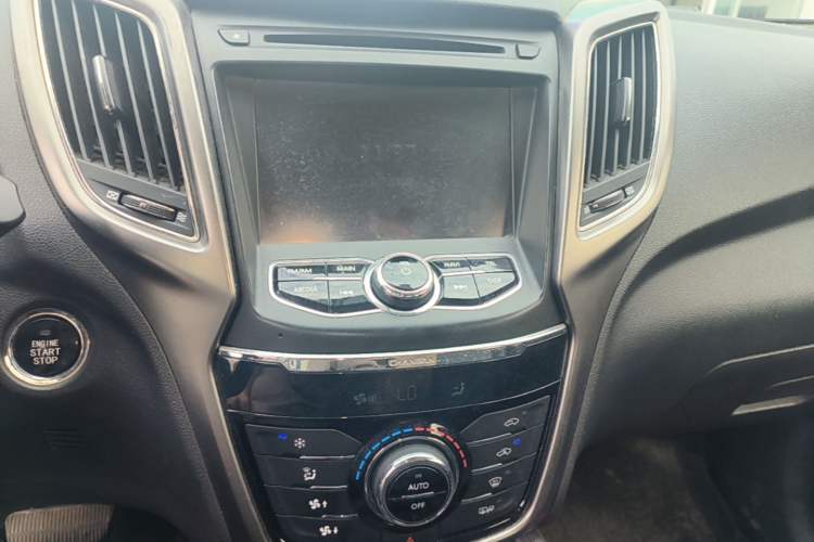 Used CHANGAN CS75 2014 1.8T Automatic Elite Model China IV Standard Audio And AC Panel