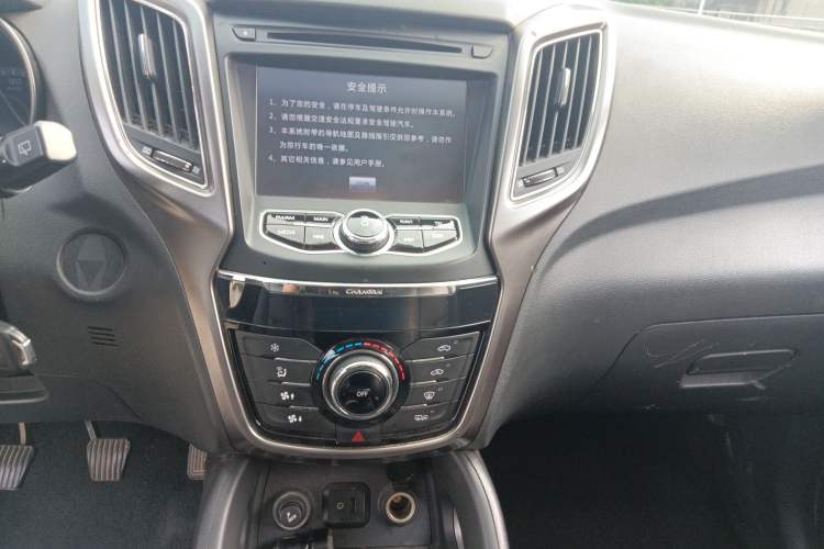Used CHANGAN CS75 2014 2.0L Manual Luxury Version China IV Standard Audio And AC Panel