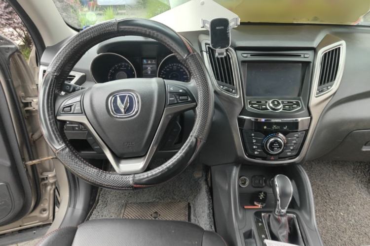 Used CHANGAN CS75 2014 1.8T Automatic Elite Version China V Standard Center Console