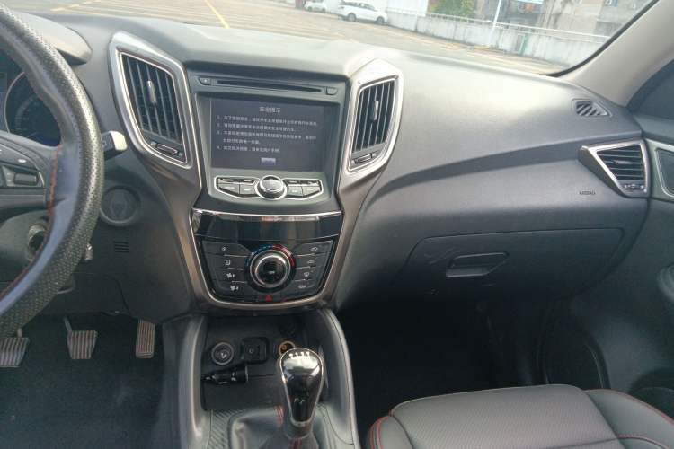 Used CHANGAN CS75 2014 2.0L Manual Luxury Version China IV Standard Center Console
