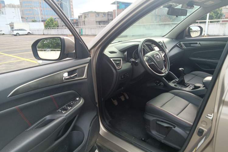Used CHANGAN CS75 2014 2.0L Manual Luxury Version China IV Standard Driver Seat