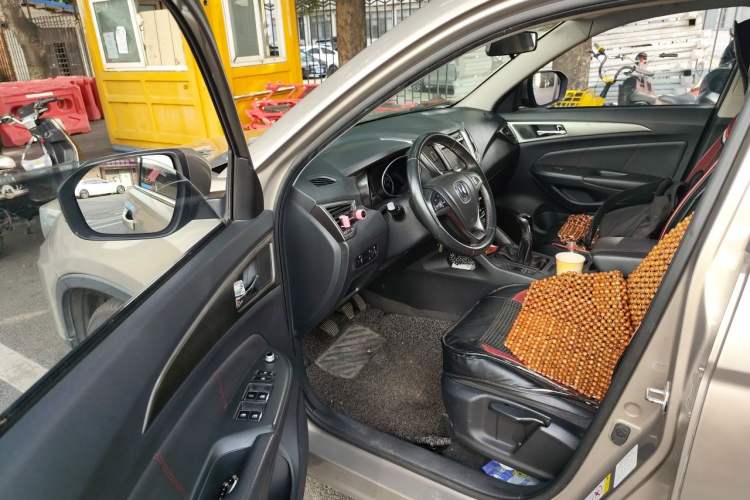 Used CHANGAN CS75 2014 2.0L Manual Luxury Version China IV Standard Driver Seat