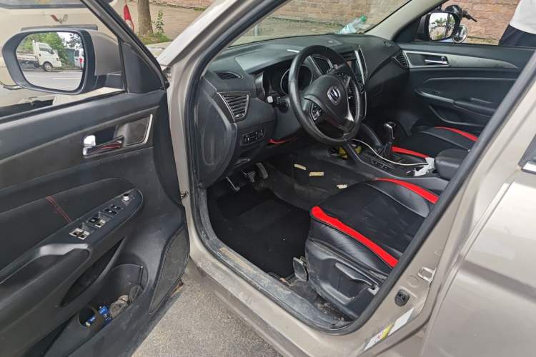 Used CHANGAN CS75 2014 2.0L Manual Luxury Version China IV Standard Driver Seat