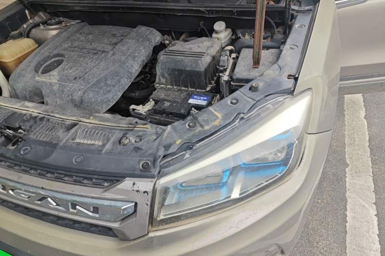 Used CHANGAN CS75 2014 2.0L Manual Luxury Version China IV Standard Engine Bay Left