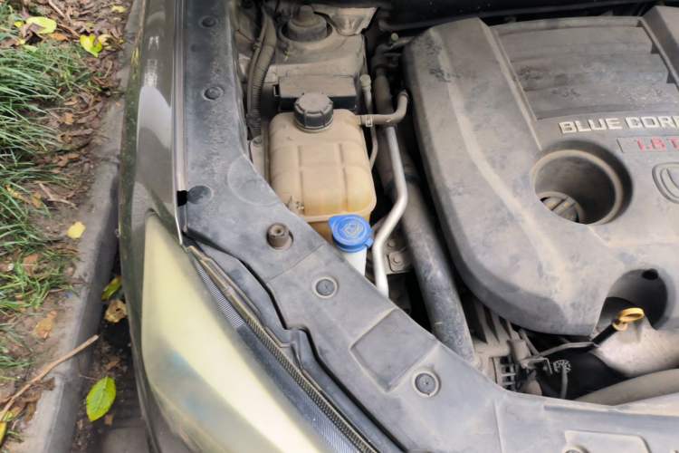 Used CHANGAN CS75 2014 1.8T Automatic Elite Model China IV Standard Engine Bay Right