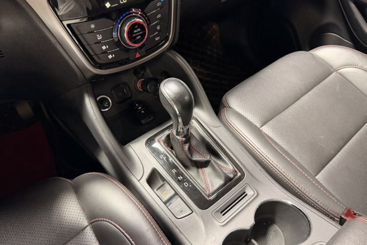 Used CHANGAN CS75 2014 1.8T Automatic Elite Model China IV Standard Gear Lever