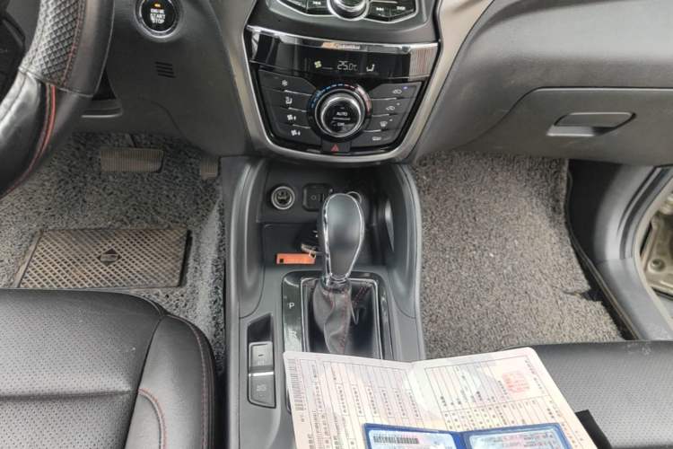 Used CHANGAN CS75 2014 1.8T Automatic Elite Version China V Standard Gear Lever