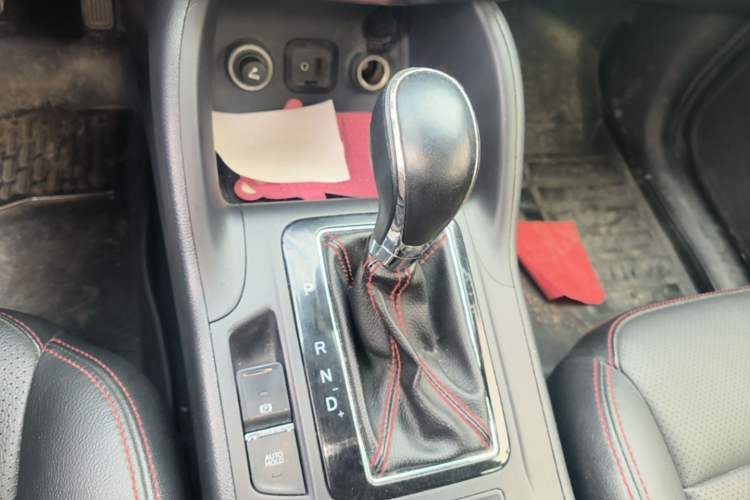 Used CHANGAN CS75 2014 1.8T Automatic Elite Model China IV Standard Gear Lever