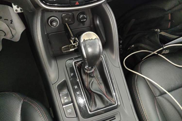 Used CHANGAN CS75 2014 1.8T Automatic Elite Model China IV Standard Gear Lever