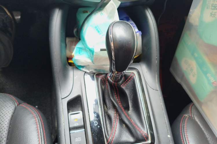 Used CHANGAN CS75 2014 1.8T Automatic Prestige Model China IV Standard Gear Lever