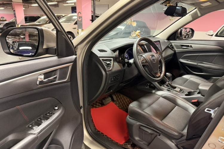 Used CHANGAN CS75 2014 1.8T Automatic Elite Model China IV Standard Interior 1