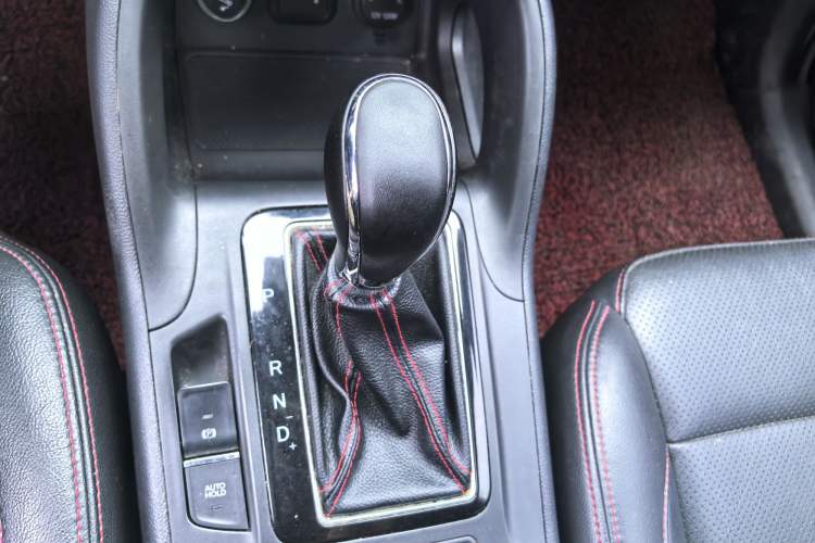 Used CHANGAN CS75 2014 1.8T Automatic Elite Model China IV Standard Interior 3