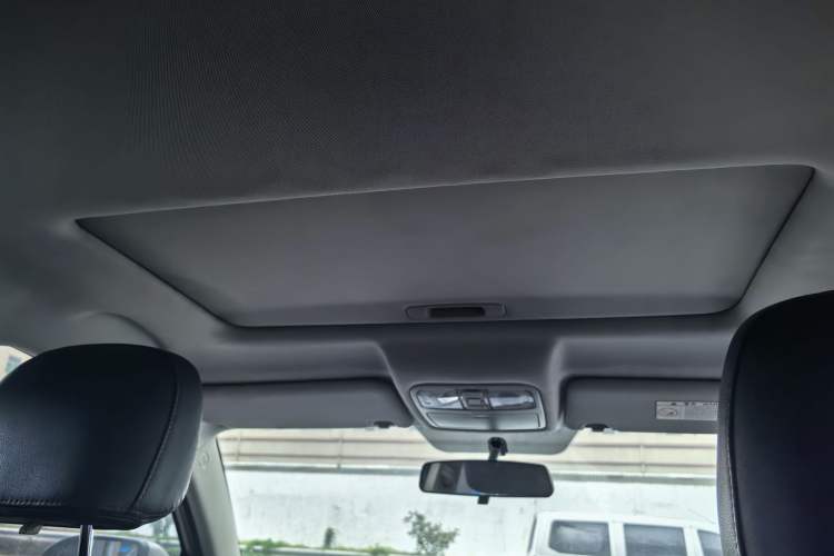 Used CHANGAN CS75 2014 1.8T Automatic Elite Model China IV Standard Interior 6