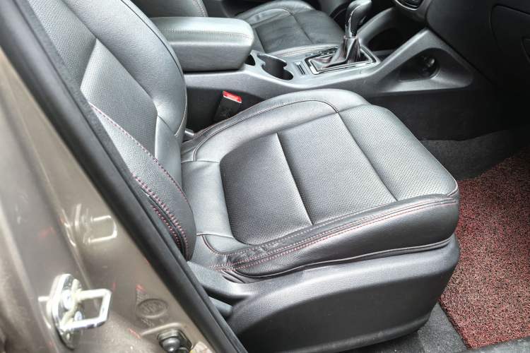 Used CHANGAN CS75 2014 1.8T Automatic Elite Model China IV Standard Interior 7