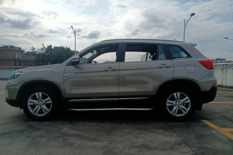 Used CHANGAN CS75 2014 2.0L Manual Luxury Version China IV Standard Left Side
