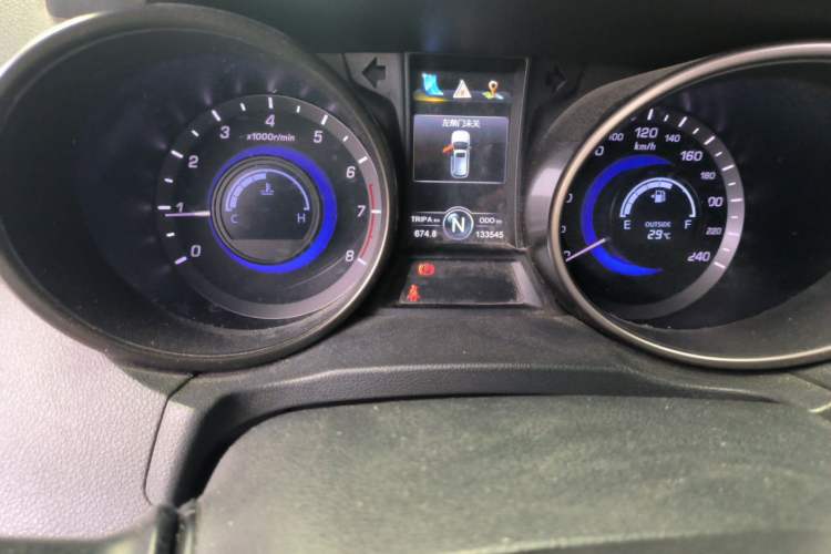 Used CHANGAN CS75 2014 1.8T Automatic Elite Model China IV Standard Odometer Close Up