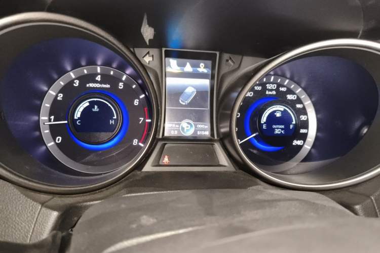 Used CHANGAN CS75 2014 1.8T Automatic Elite Model China IV Standard Odometer Close Up