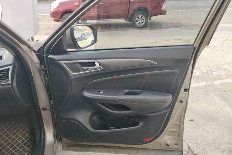 Used CHANGAN CS75 2014 1.8T Automatic Elite Version China V Standard Right Front Door Interior