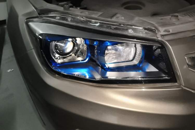 Used CHANGAN CS75 2014 1.8T Automatic Elite Model China IV Standard Right Front Headlight