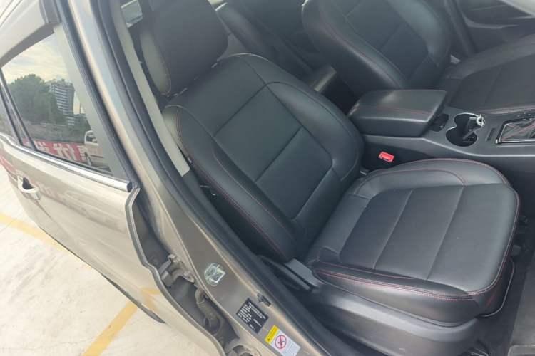 Used CHANGAN CS75 2014 1.8T Automatic Elite Model China IV Standard Right Front Seat