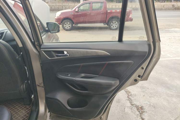 Used CHANGAN CS75 2014 1.8T Automatic Elite Version China V Standard Right Rear Door Interior
