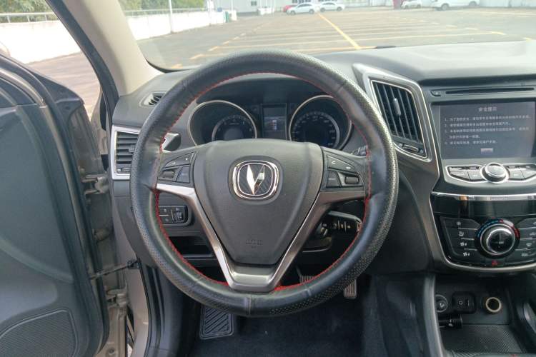 Used CHANGAN CS75 2014 2.0L Manual Luxury Version China IV Standard Steering Wheel