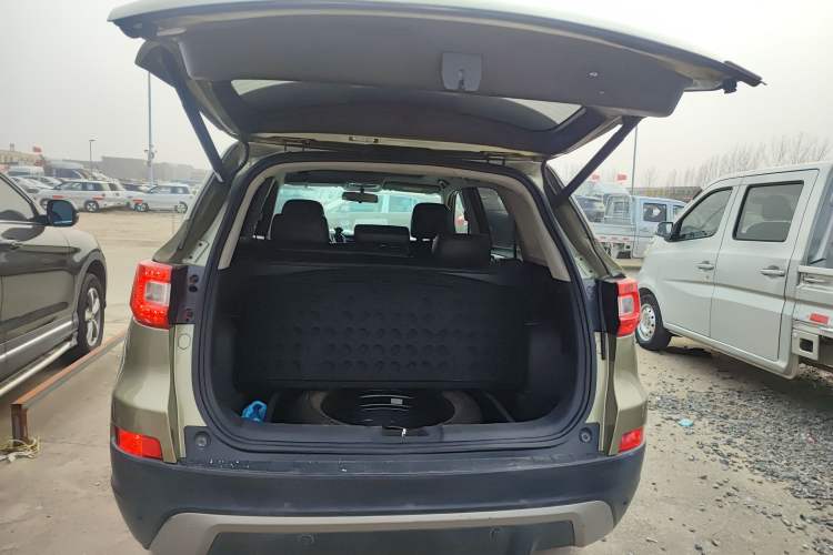 Used CHANGAN CS75 2014 1.8T Automatic Prestige Model China IV Standard Trunk