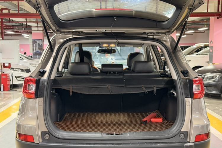 Used CHANGAN CS75 2014 1.8T Automatic Elite Model China IV Standard Trunk