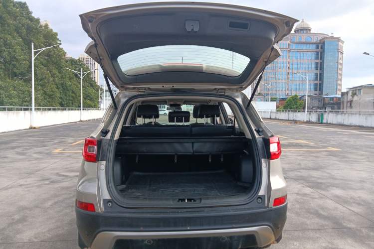 Used CHANGAN CS75 2014 2.0L Manual Luxury Version China IV Standard Trunk