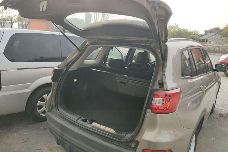 Used CHANGAN CS75 2014 1.8T Automatic Elite Version China V Standard Trunk