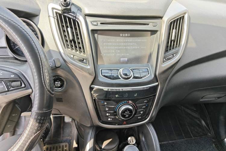 Used CHANGAN CS75 2014 1.8T Automatic Prestige Model China V Standard Audio And AC Panel