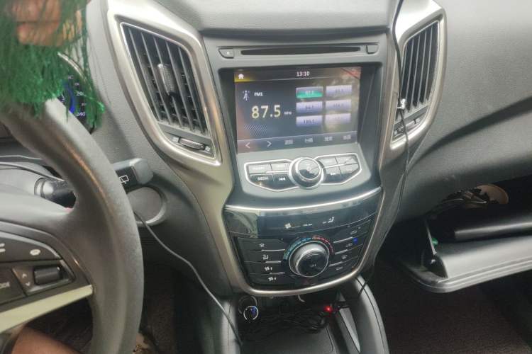 Used CHANGAN CS75 2014 2.0L Manual Luxury Version China IV Standard Audio And AC Panel