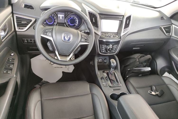 Used CHANGAN CS75 2014 1.8T Automatic Elite Model China IV Standard Center Console