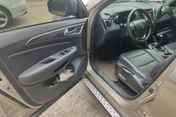 Used CHANGAN CS75 2014 2.0L Manual Luxury Version China IV Standard Driver Seat