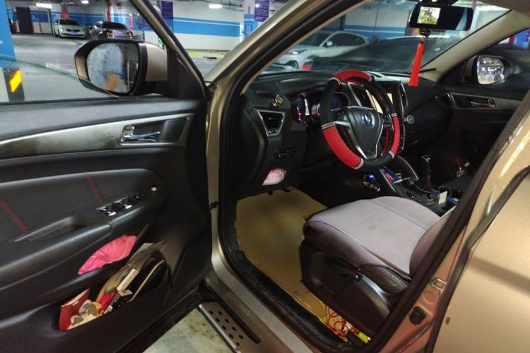 Used CHANGAN CS75 2014 2.0L Manual Luxury Version China IV Standard Driver Seat