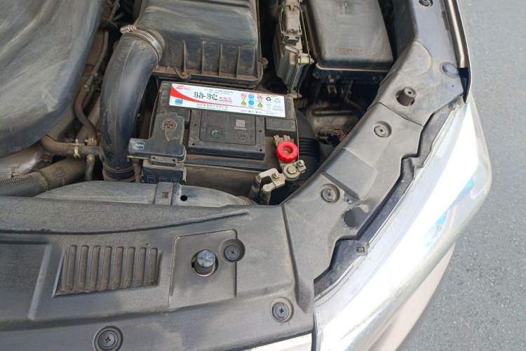 Used CHANGAN CS75 2014 1.8T Automatic Elite Version China V Standard Engine Bay Left
