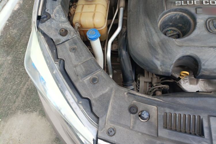 Used CHANGAN CS75 2014 1.8T Automatic Elite Version China V Standard Engine Bay Right