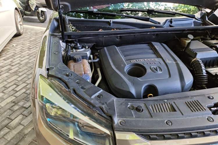 Used CHANGAN CS75 2014 1.8T Automatic Elite Model China IV Standard Engine Bay Right