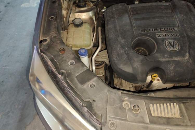 Used CHANGAN CS75 2014 2.0L Manual Luxury Version China IV Standard Engine Bay Right