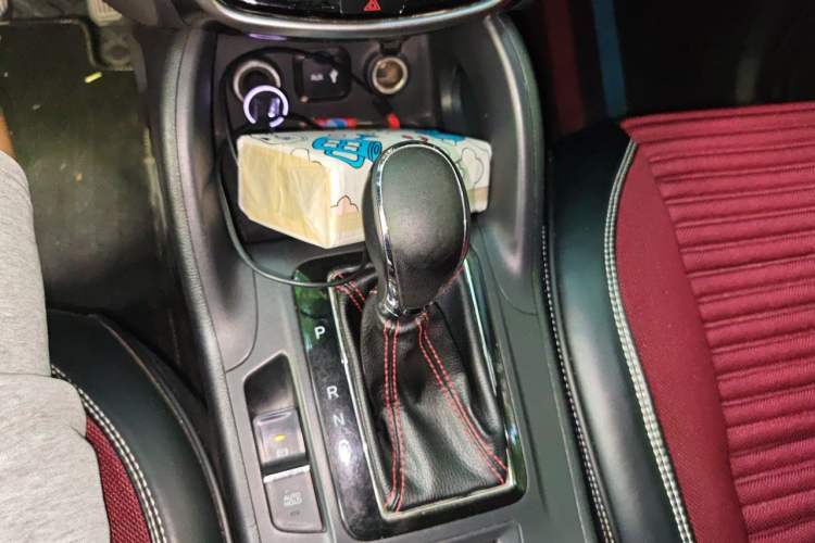 Used CHANGAN CS75 2014 1.8T Automatic Elite Model China IV Standard Gear Lever