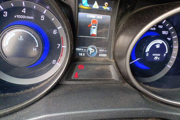 Used CHANGAN CS75 2014 1.8T Automatic Elite Version China V Standard Odometer Close Up