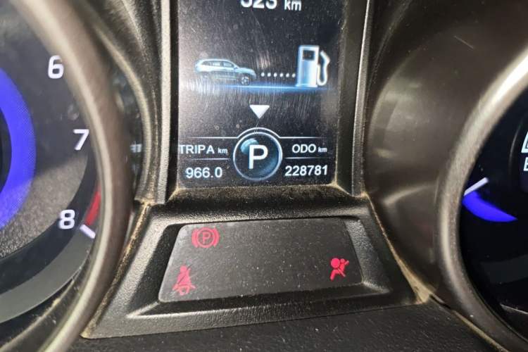Used CHANGAN CS75 2014 1.8T Automatic Elite Model China IV Standard Odometer Close Up